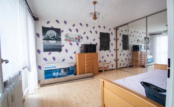 bardzo-duża-szafa-w-zabudowie